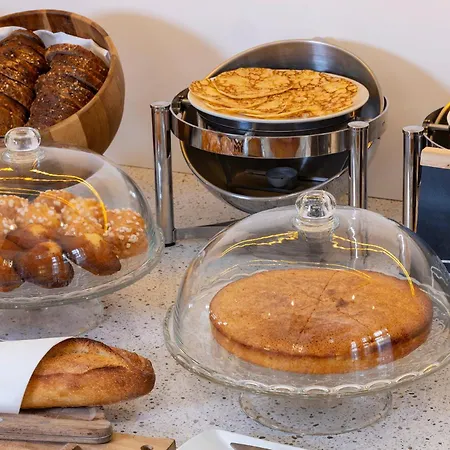 Le 7 Eiffel By Malone