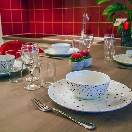 Le 7 Eiffel By Malone