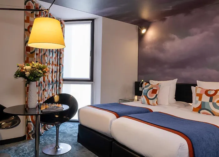 Le 7 Eiffel By Malone