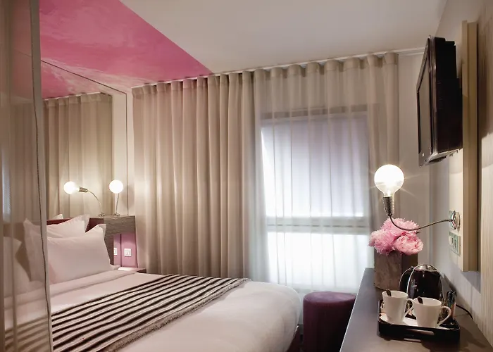 Le 7 Eiffel By Malone