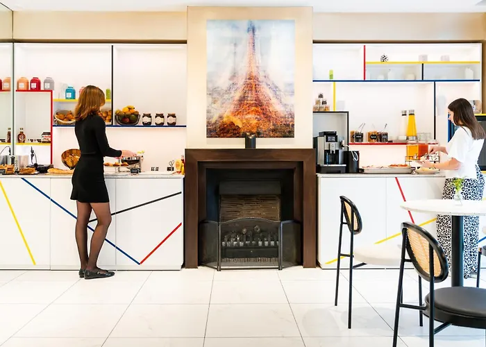 Le 7 Eiffel By Malone