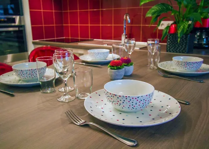 Le 7 Eiffel By Malone