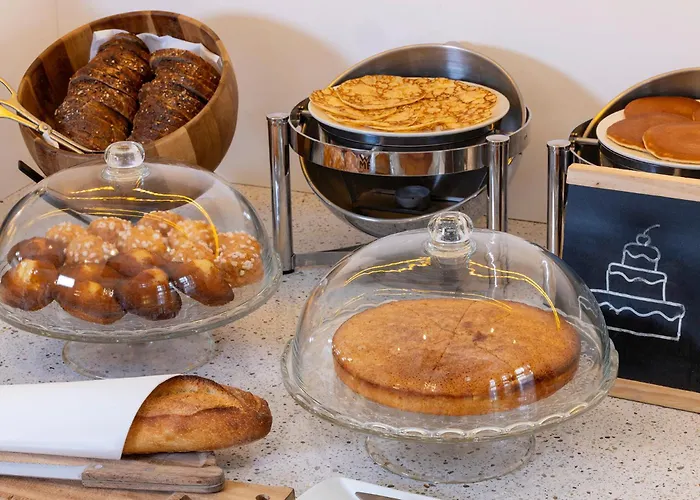 Le 7 Eiffel By Malone